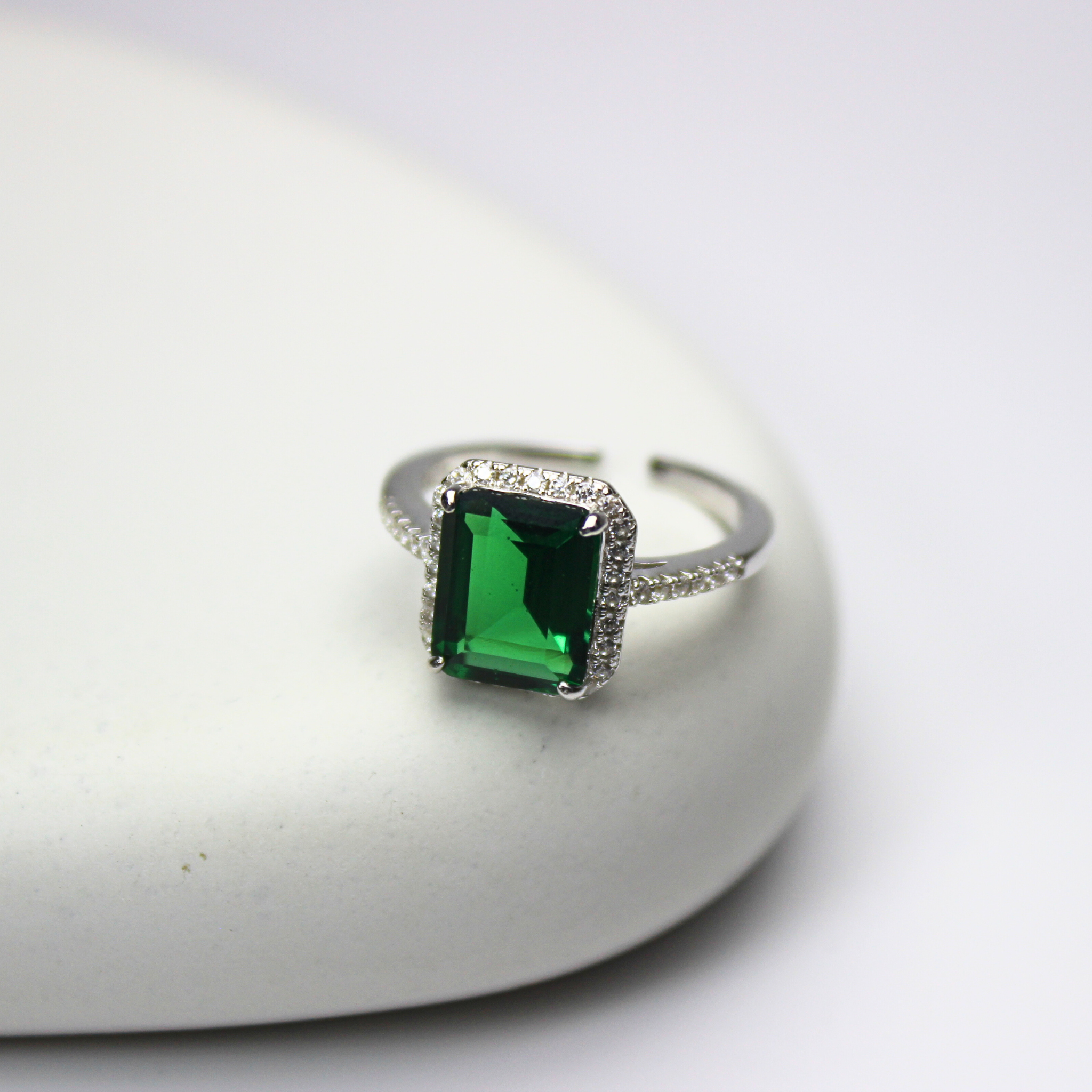 925 Sterling Silver Emerald Ring, Adjustable & Tarnish-Free, Timeless Royalty