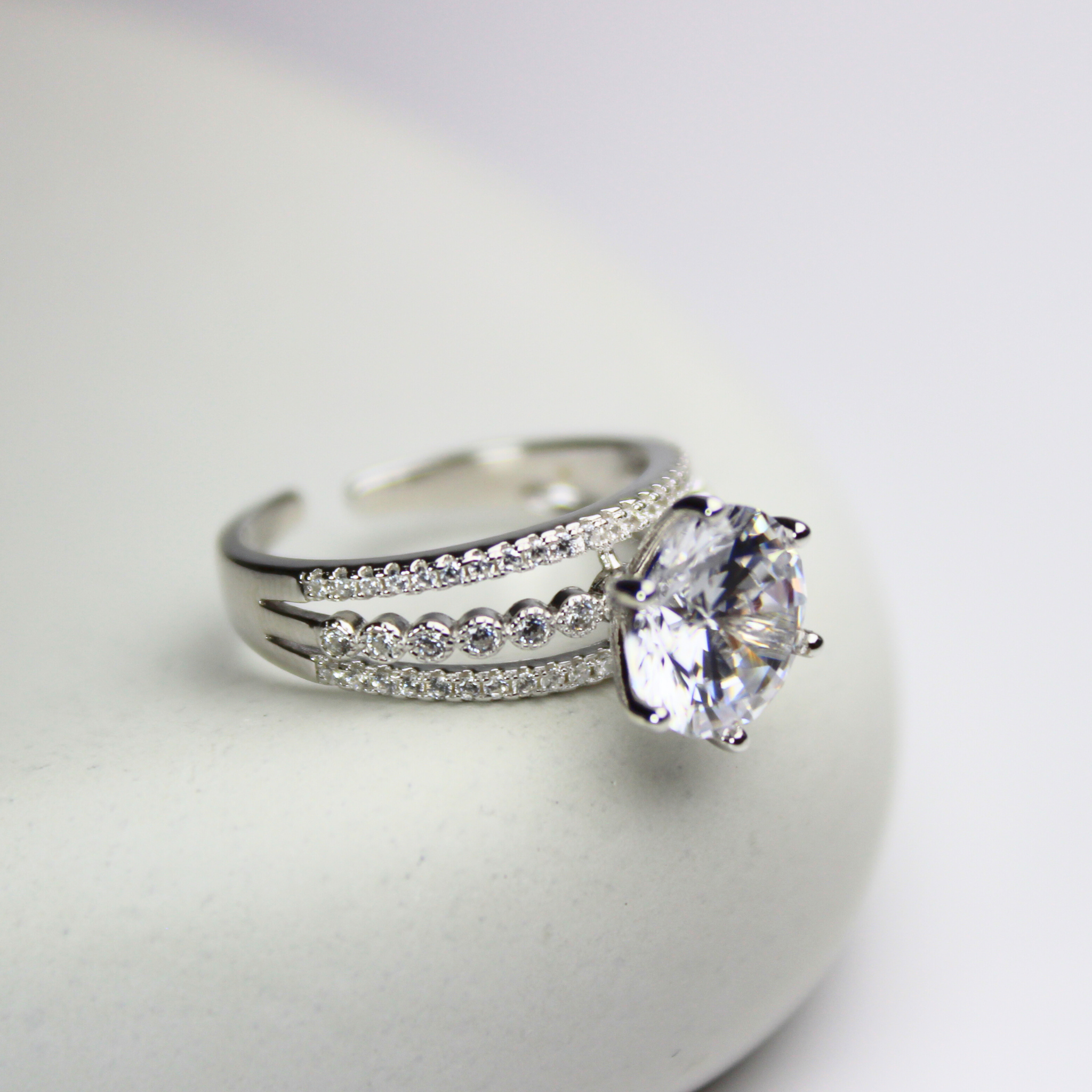 925 Sterling Silver Vero Ring, Modern & Elegant Design, Hypoallergenic & Tarnish-Free, Adjustable Silver Ring